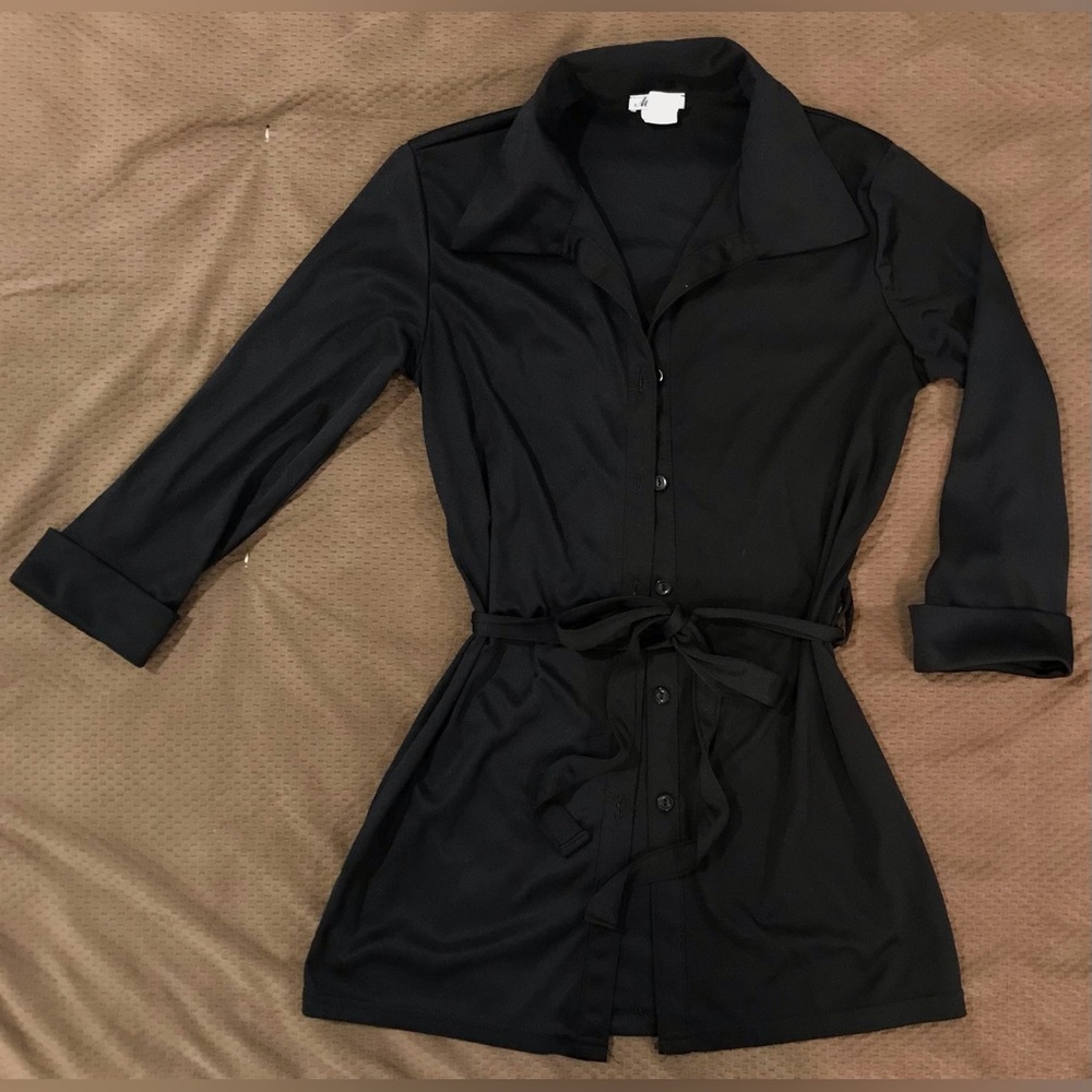 NWOT Mascara Sleek Black Adjustable Waist Button-Down Top - M